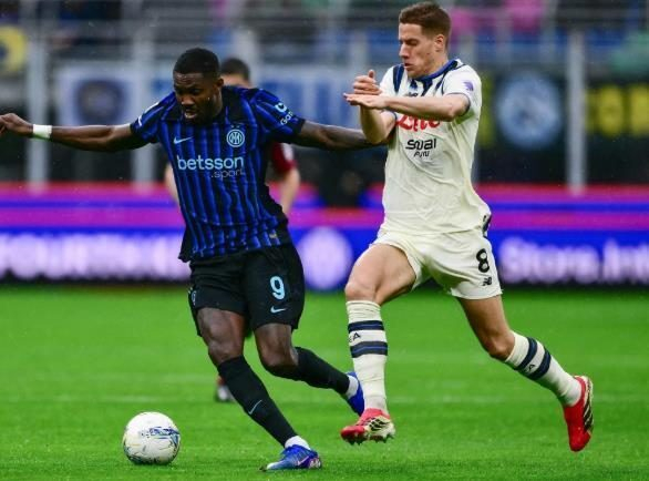 开云体育平台-丑陋的意甲彻底没救！明目张胆黑国米，蓝黑军团遭遇各种不公判罚|国际米兰|苏莱曼纳|意大利足球队|欧冠冠军|亚特兰大_新浪新闻